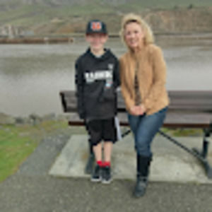 Meet your Posher, Lora